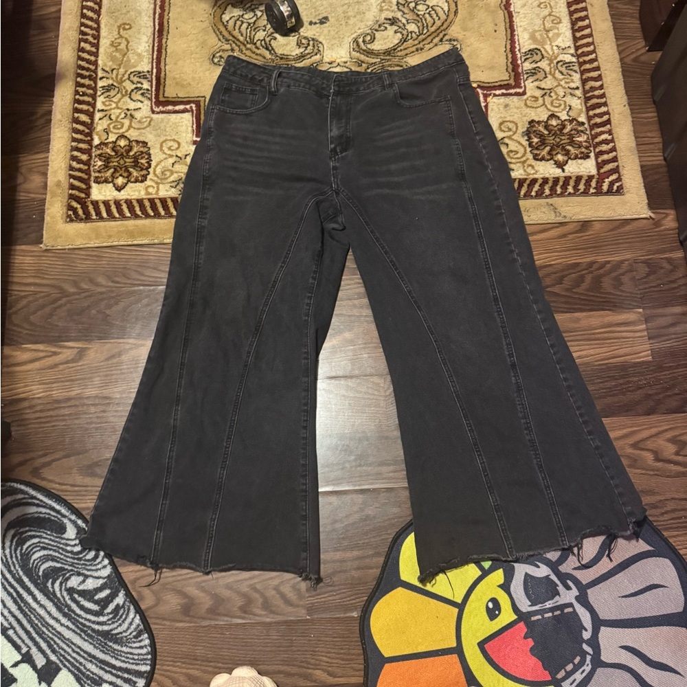 Black Relaxed Jeans with Timeless Appeal